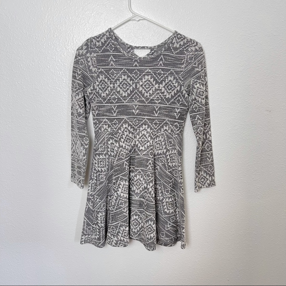 Children's place brand long sleeve  grey and white geometric dress size 10/12